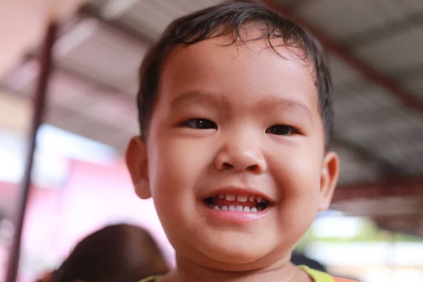 Лица азиатских детей в счастливых эмоциях . — стоковое фото