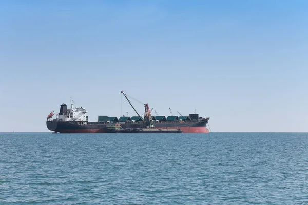 Buque de carga en el mar. — Foto de Stock