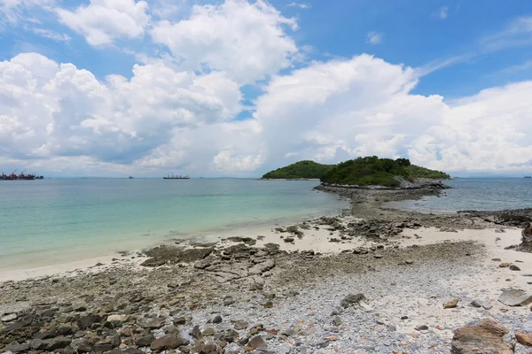 Kustområdet i Koh Sichang i Chon Buri province, vackra havet v — Stockfoto