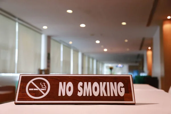 Wooden sign for no smoking. — Stock Photo, Image