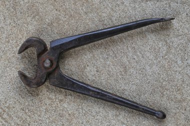 Eski pense bir beton zemin yerleştirilir.