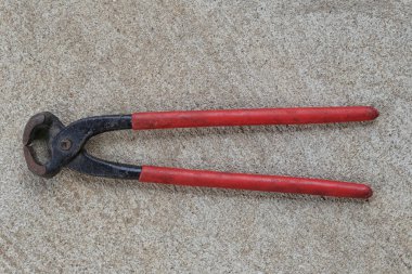 Eski pense bir beton zemin yerleştirilir.