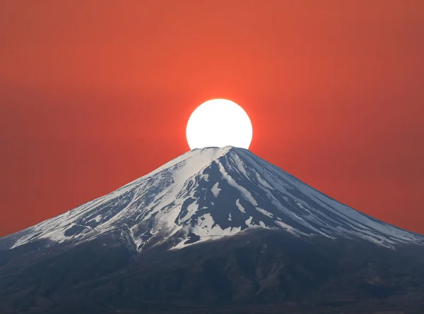 Sunset fall down behind Mt. Fuji. — Stock Photo, Image