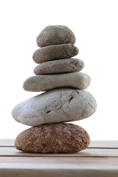 Balans stenar staplas att pyramid. — Stockfoto