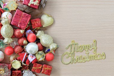 Neşeli Noel metin ve ekipman süslemeleri bir b yerleştirilir