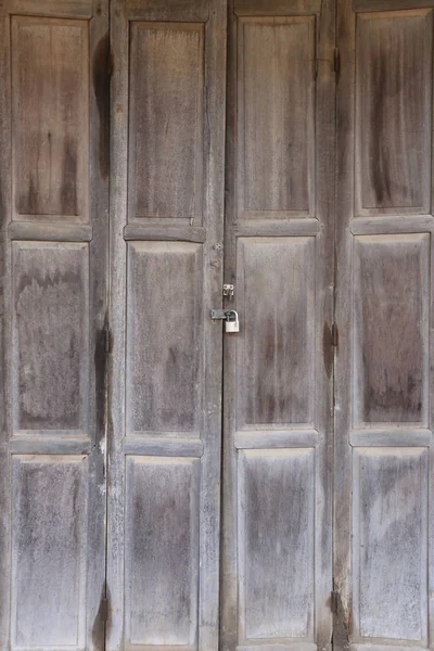 Old wooden door that Locks closed for security. — Stock Photo, Image