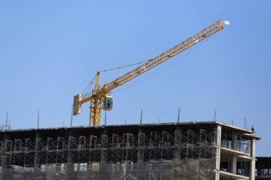 ağır makine fabrika veya kat mülkiyeti binanın büyük vinç.