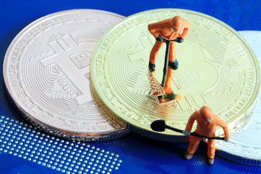 Modeli insanlar madenciler, altın bitcoin duruyor.