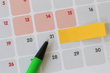 Kalem noktaları takvim yirmi bir dizi için yeşil ve bla var