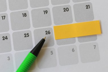 Kalem noktaları takvim yirmi altı sayısı için yeşil ve bla var