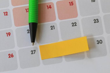 Kalem noktaları takvim yirmi yedi sayısı için yeşil ve b var