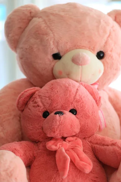 Muñeca cercana de oso rosa . — Foto de Stock