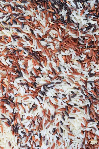 Oppervlak van bruin jasmijn rijst achtergrond. — Stockfoto