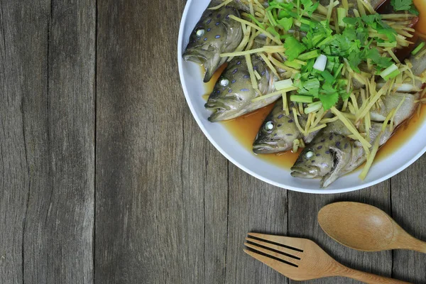 Kanice ryb nebo moře baskytary dušená sojová omáčka Thajská seafoods jsem — Stock fotografie