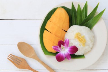 Mango ve yapışkan pirinç olduğunu Tayland popüler geleneksel tatlı
