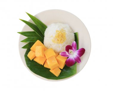 Mango ve beyaz arka plan üzerinde izole tabak içinde yapışkan pirinç.