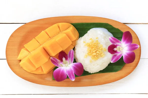 Mango y arroz pegajoso es popular postre tradicional de Tailandia —  Fotos de Stock