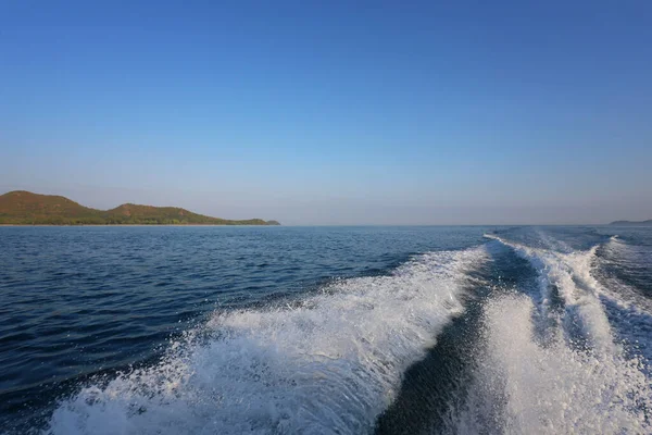 Waves in sea of speed boat and morning sea view. — 图库照片