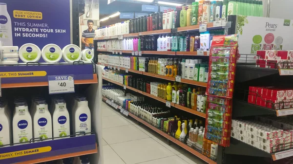 New Delhi India 2019 Cosmetics Personal Hygiene Products Display Aisle — Stock Photo, Image