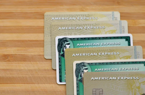 Kaliforniya, ABD, 2020. Çoklu American Express prim kartları - şirket, ödül. Amex, merkezi Üç Dünya Finans Merkezi 'nde bulunan çok uluslu bir Amerikan finans şirketi. 