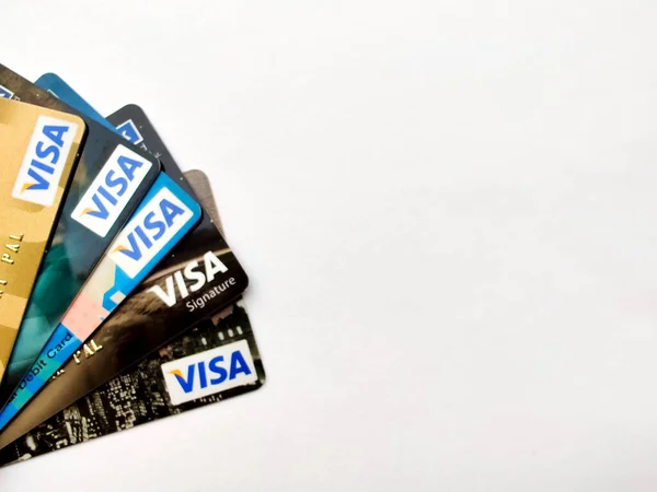 Nowy Jork Usa 2020 Wiele Kart Kredytowych Visa Białym Tle — Zdjęcie stockowe