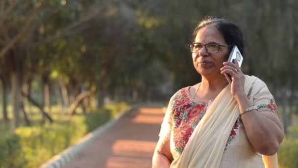 Senior Indian Woman Glasses Wearing Traditional Salwar Kameez Laughing Speaking — Stock Video