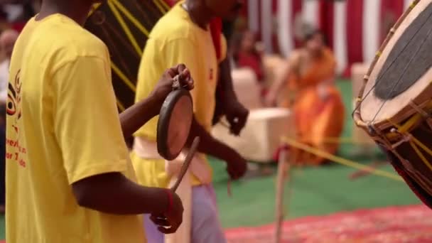 Dhak Playing Musical Instruments — Vídeo de stock