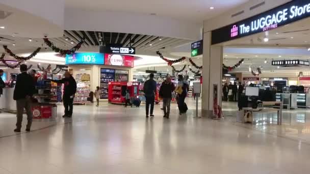 Duty Free Shop Внутри Терминала Аэропорта Международном Аэропорту — стоковое видео