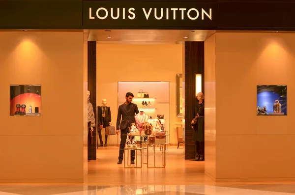 Париж Франція 2020 Louis Vuitton Магазин Висококласному Торговому Центрі Франції — стокове фото