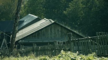 Ahşap bir vintage kırsal yerde sabah erken evler.