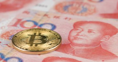 Çin yuan banknotları üzerinde kripto para birimi Bitcoin