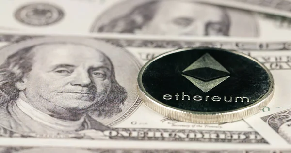 Cryptocurrency Ethereum coin on USA dollar bills — Stock Photo, Image