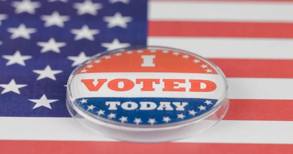Макро-снимок I Voted Today на флаге США — стоковое фото