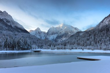 Göl jasna yakınındaki kranjska gora, Slovenya.