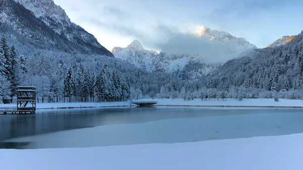 Göl jasna yakınındaki kranjska gora, Slovenya.