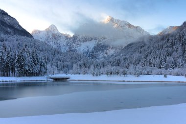 Göl jasna yakınındaki kranjska gora, Slovenya.