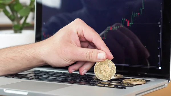 Man playing with Bitcoin coins — Stockfoto