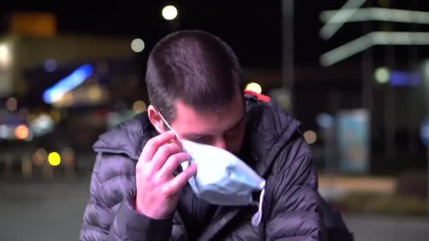 Pria cacat memakai masker wajah — Stok Video