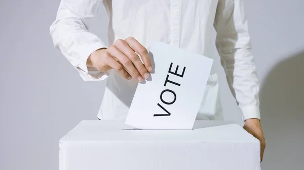 Oddanie głosu do urny wyborczej — Zdjęcie stockowe