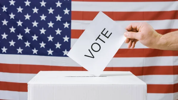 Mão de voto com bandeira americana — Fotografia de Stock