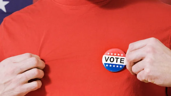 Presidential election button on a man — Stock Photo, Image