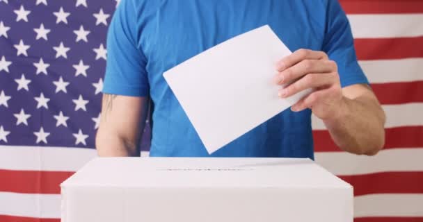 Mano de voto sobre bandera americana — Vídeos de Stock