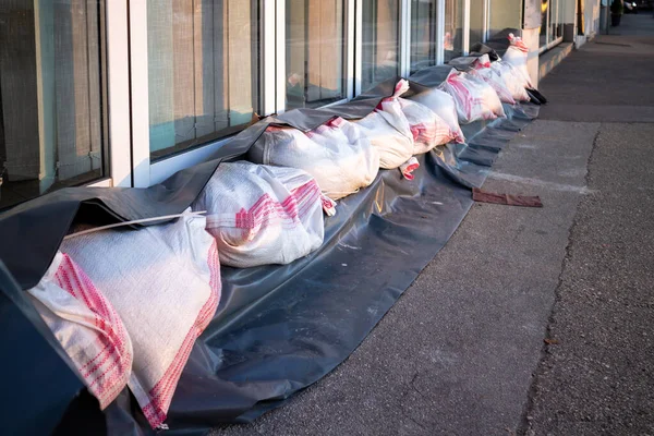 Sandbags to protect against flooding — Stock Photo, Image