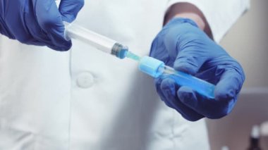 Aşı ve Şırıngalı Doktor