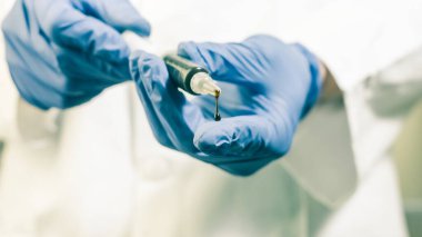 El ele tutuşma Şırıngası ve Cannabidiol