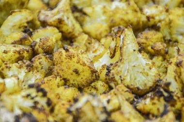 Baharatlı kızarmış tavuk.