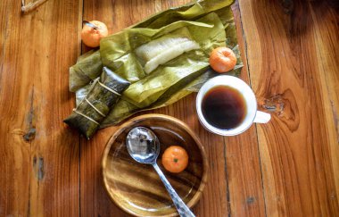 Khao Tom çamuru ya da Tayland usulü pirinç muzu manzarası