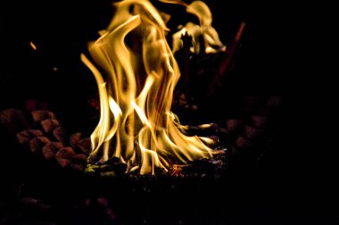 Alevlerin yakın plan çekimi.