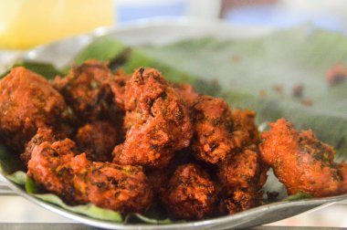 Soslu tavuk kanadı.