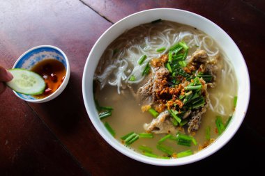 Tayland yemeği, Tayland eriştesi, domuz etli erişte, Tayland eriştesi çorbası.